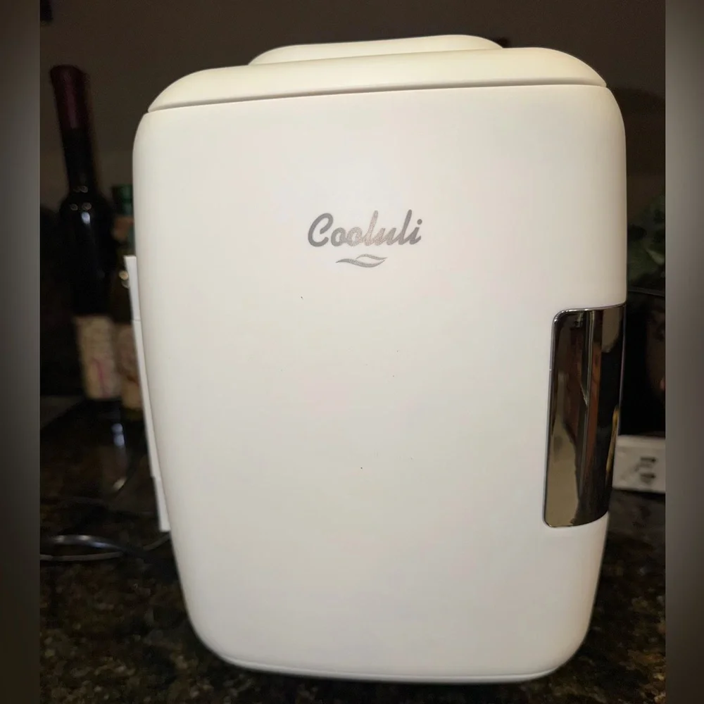 Cooluli White Mini Fridge for Car, Office, Dorm, Desk, Like New - Picture 4 of 11